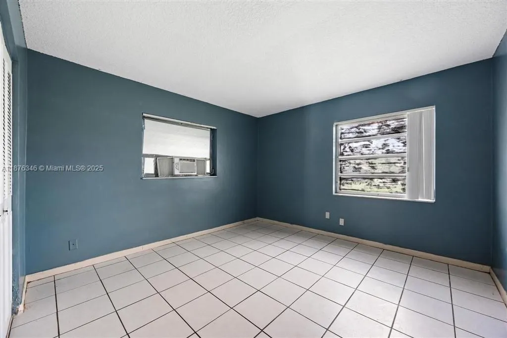 5710 NW 87th Ter