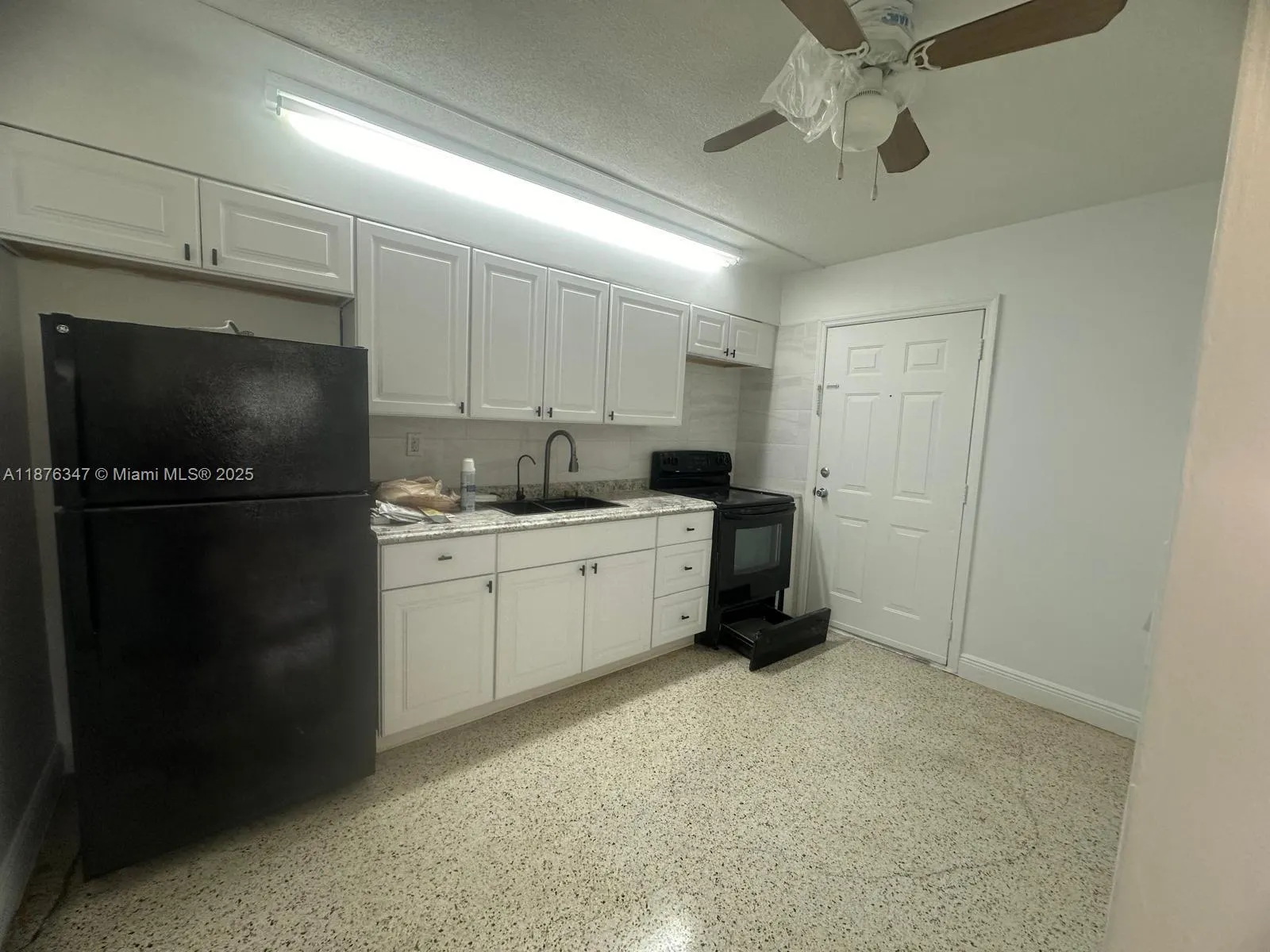845 W 29th St, #4