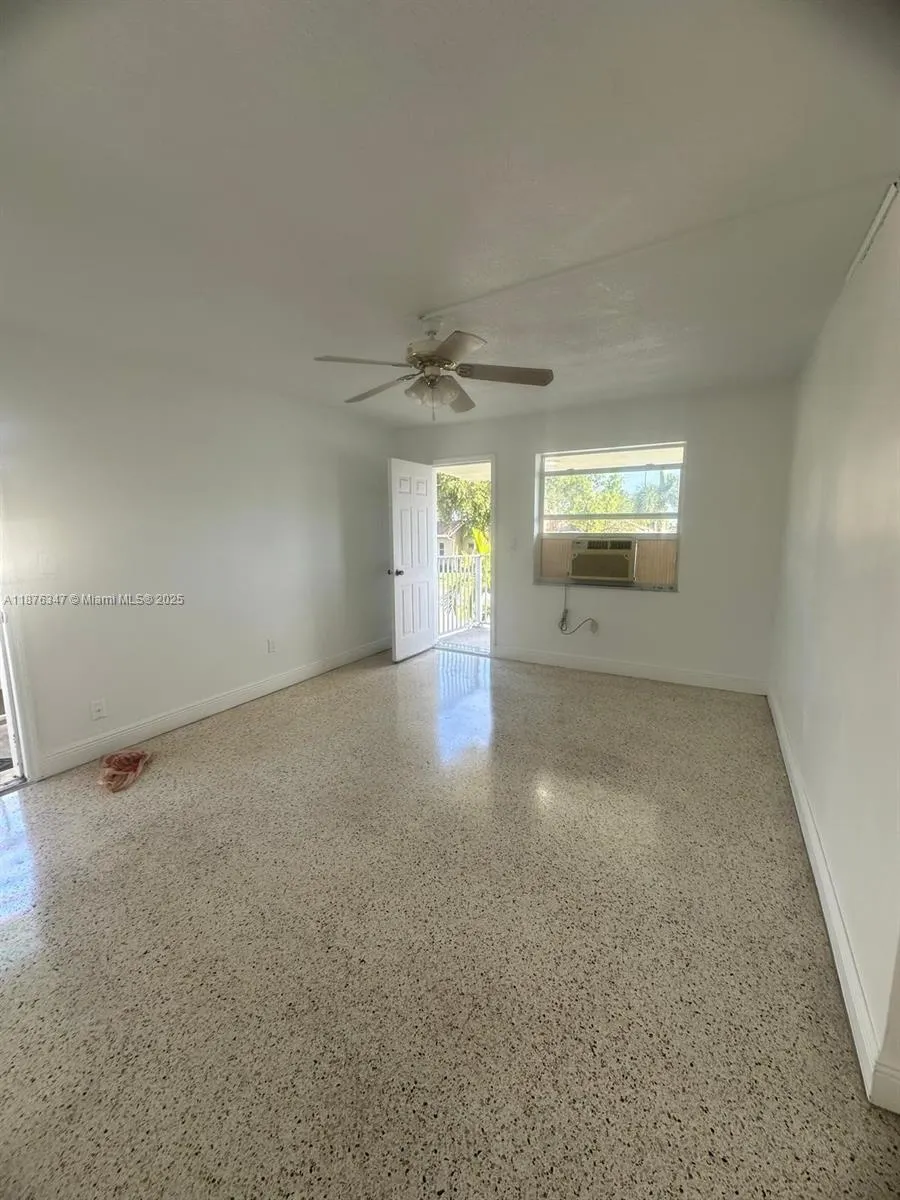 845 W 29th St, #4