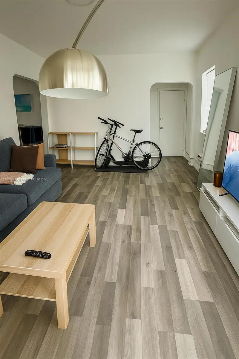 1557 Meridian Ave, #105