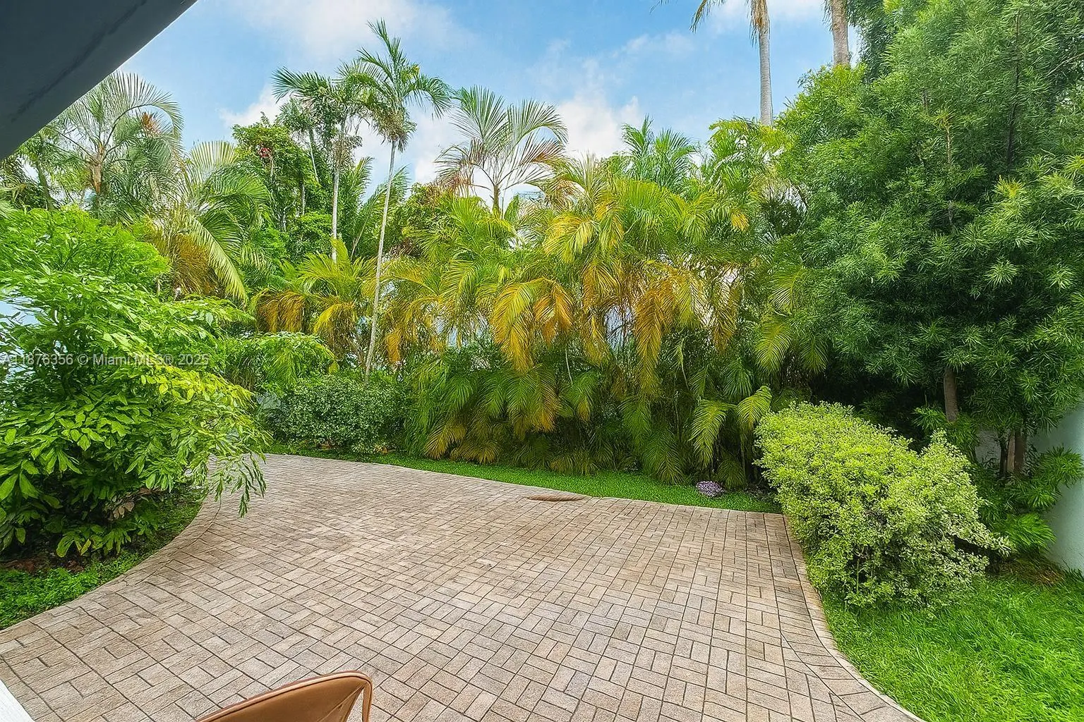 1557 Meridian Ave, #105