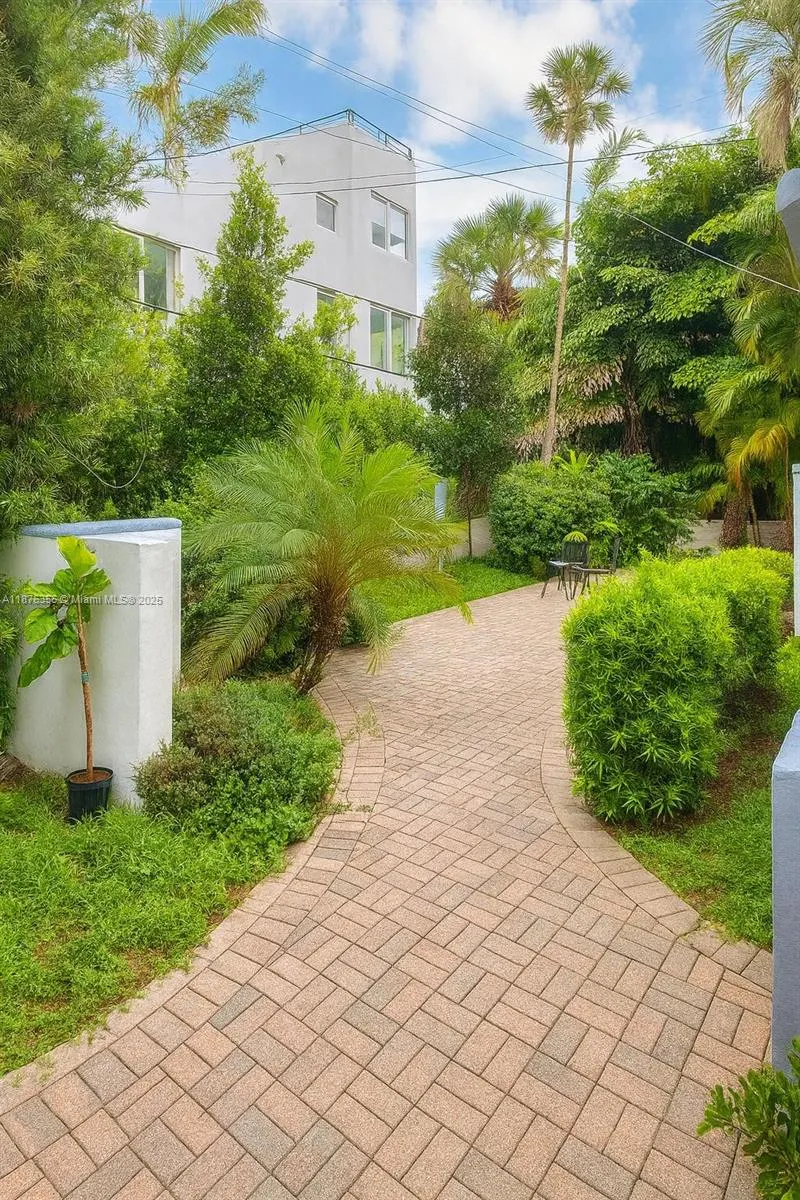 1557 Meridian Ave, #105