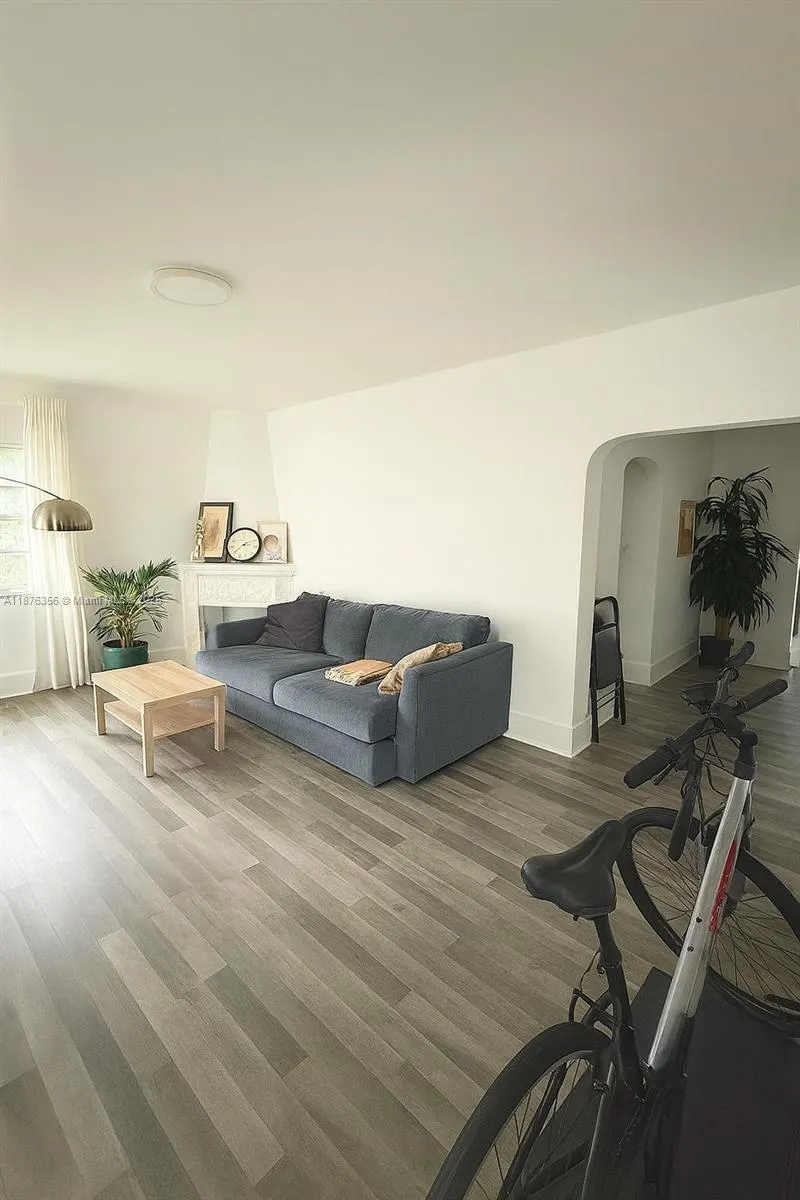 1557 Meridian Ave, #105