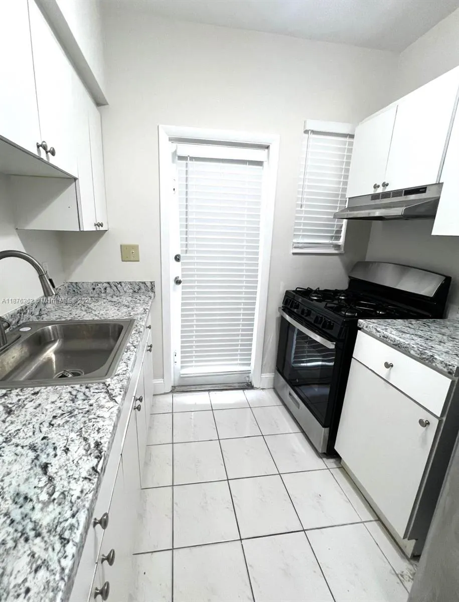 7510 Carlyle Ave, #3