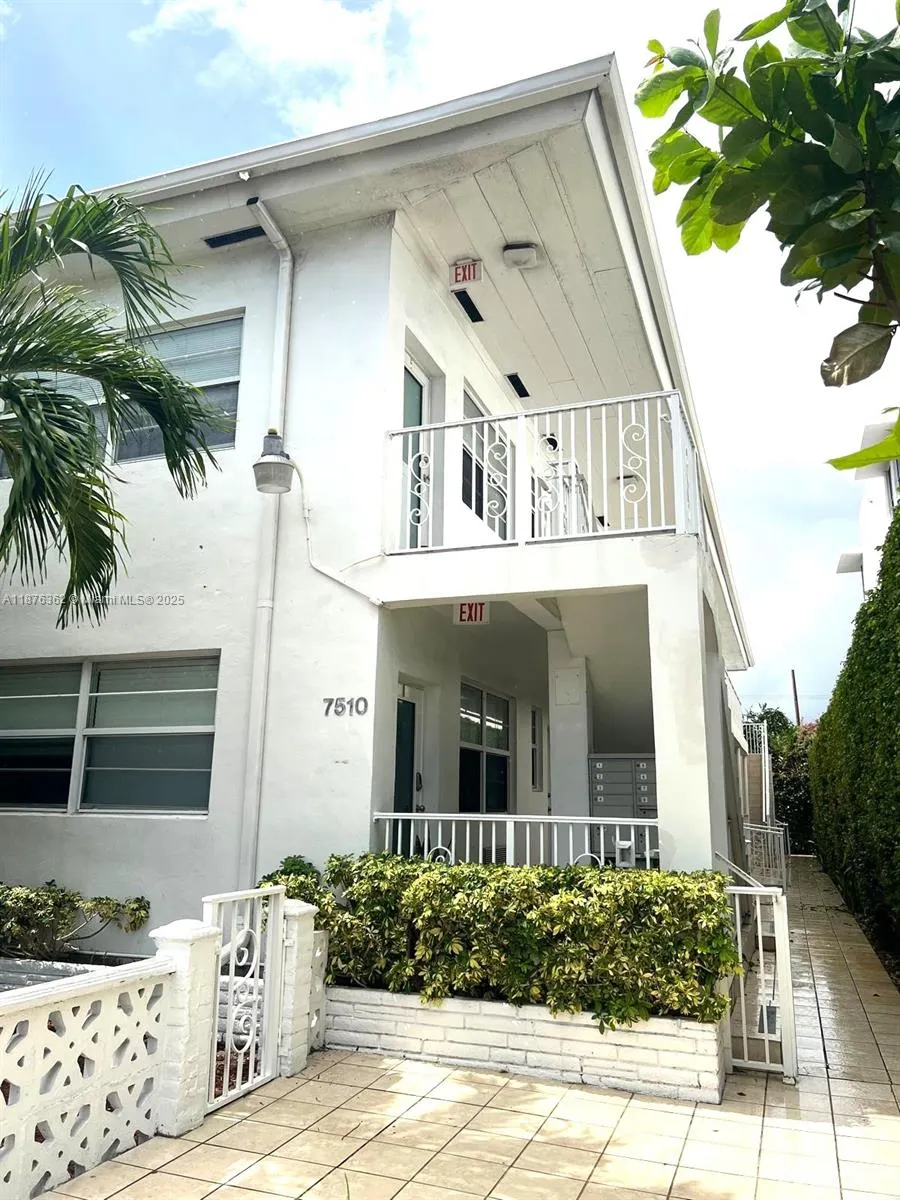 7510 Carlyle Ave, #3