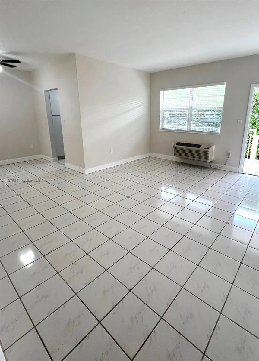 7510 Carlyle Ave, #3