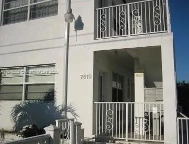 7510 Carlyle Ave, #3