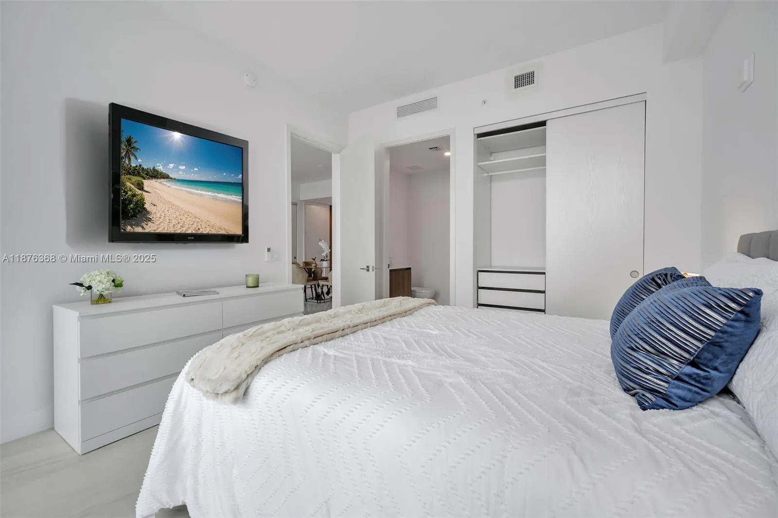 17550 Collins Ave, #1003