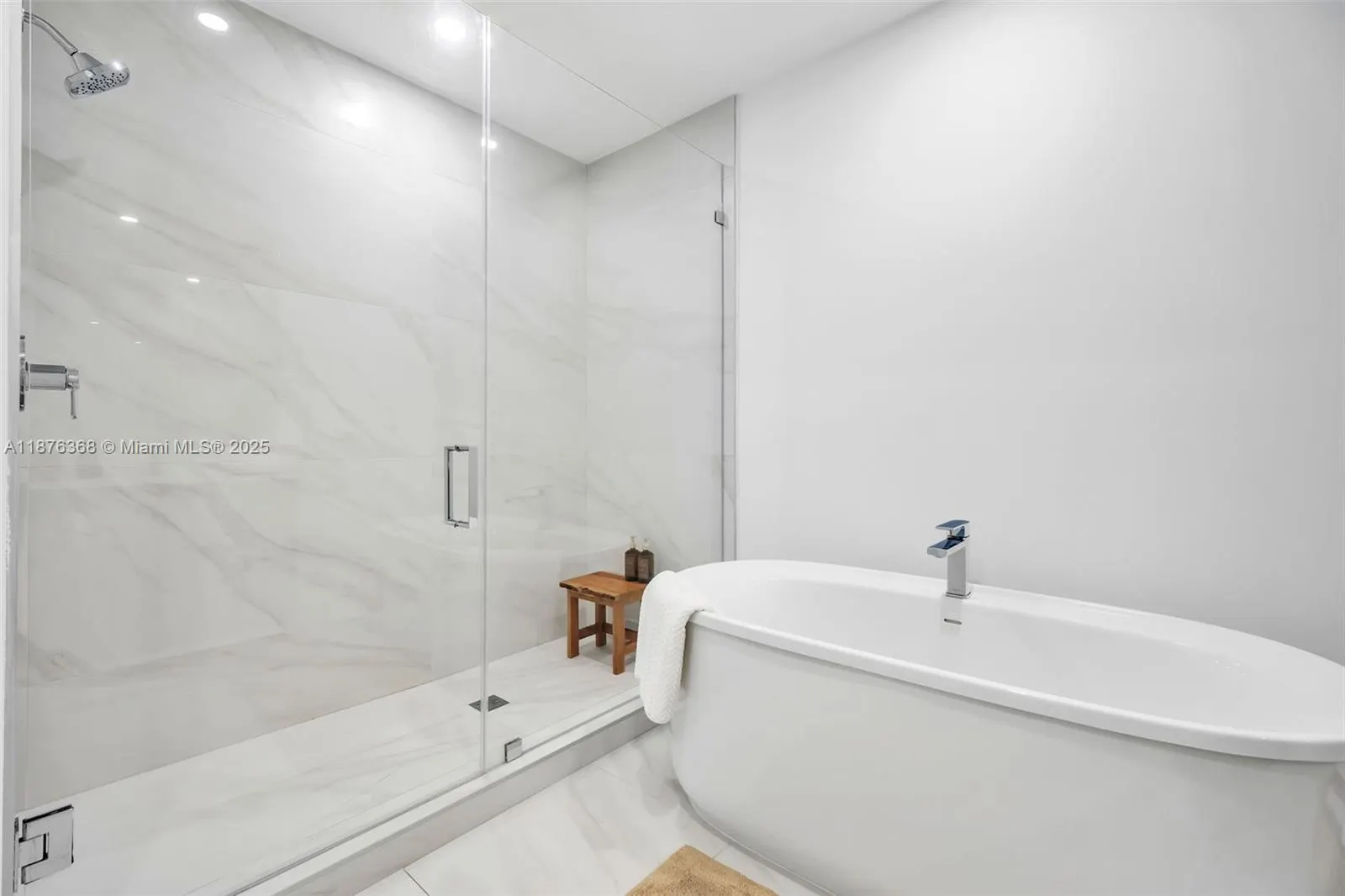 17550 Collins Ave, #1003