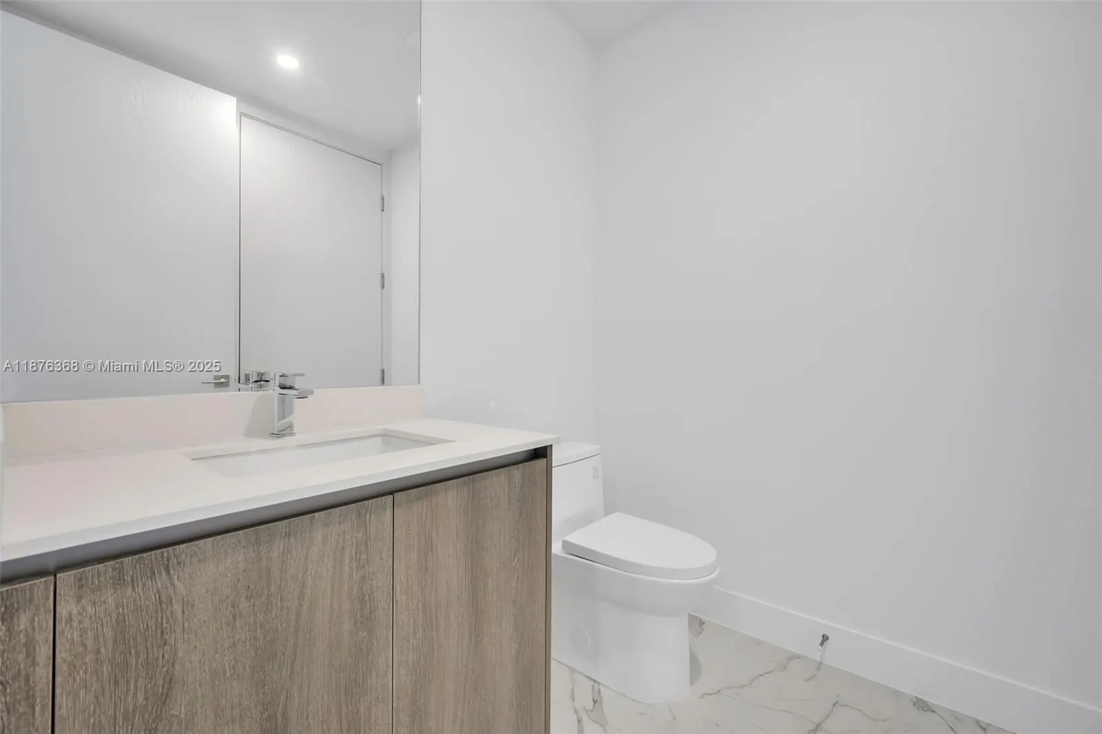 17550 Collins Ave, #1003