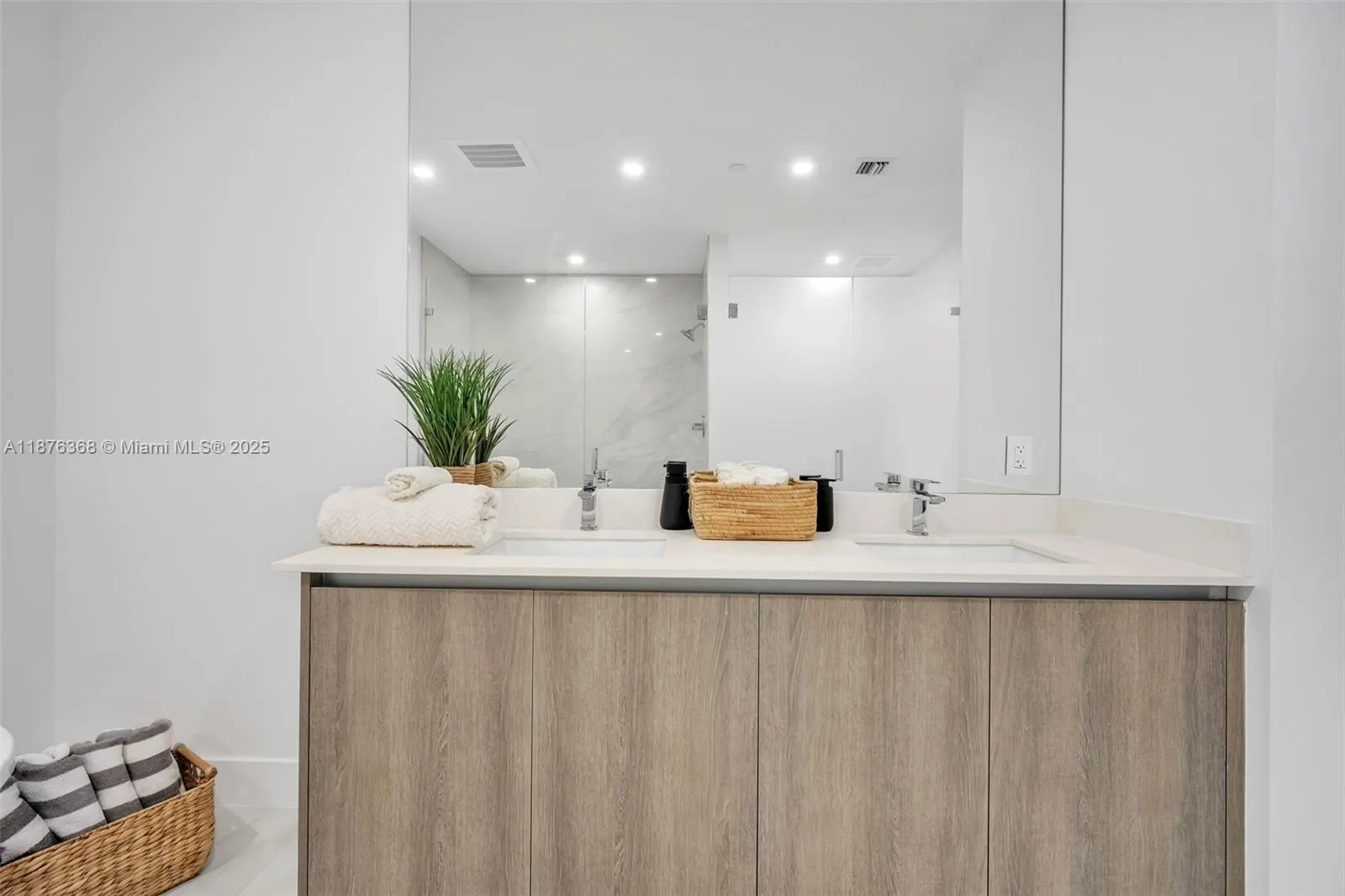 17550 Collins Ave, #1003