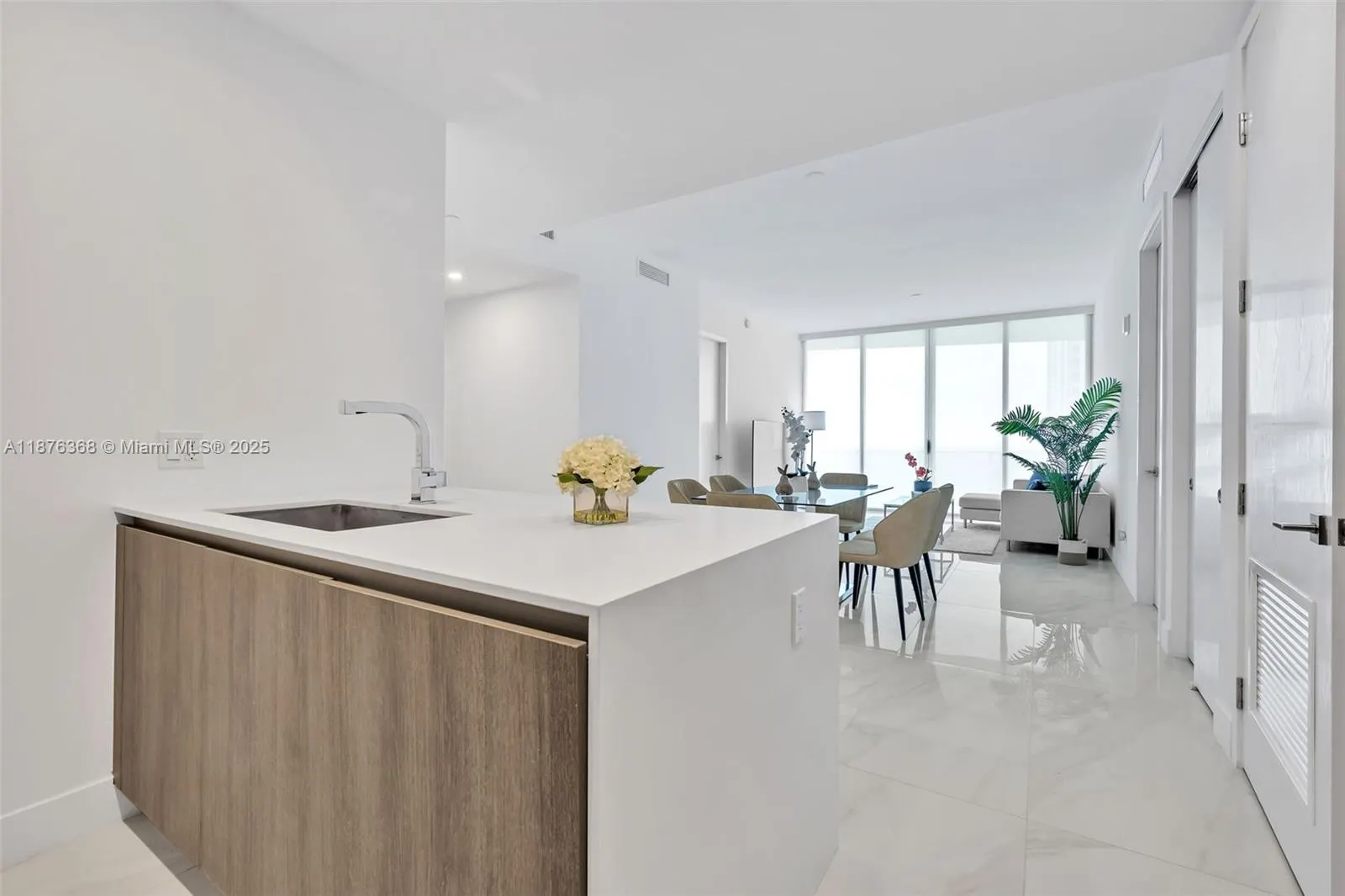 17550 Collins Ave, #1003