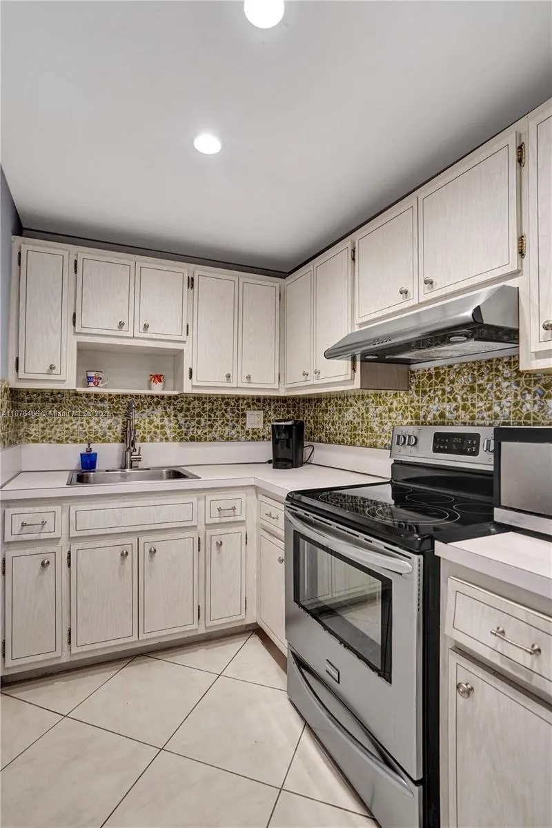 900 NE 18th Ave, #403
