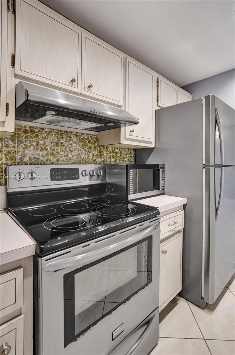 900 NE 18th Ave, #403