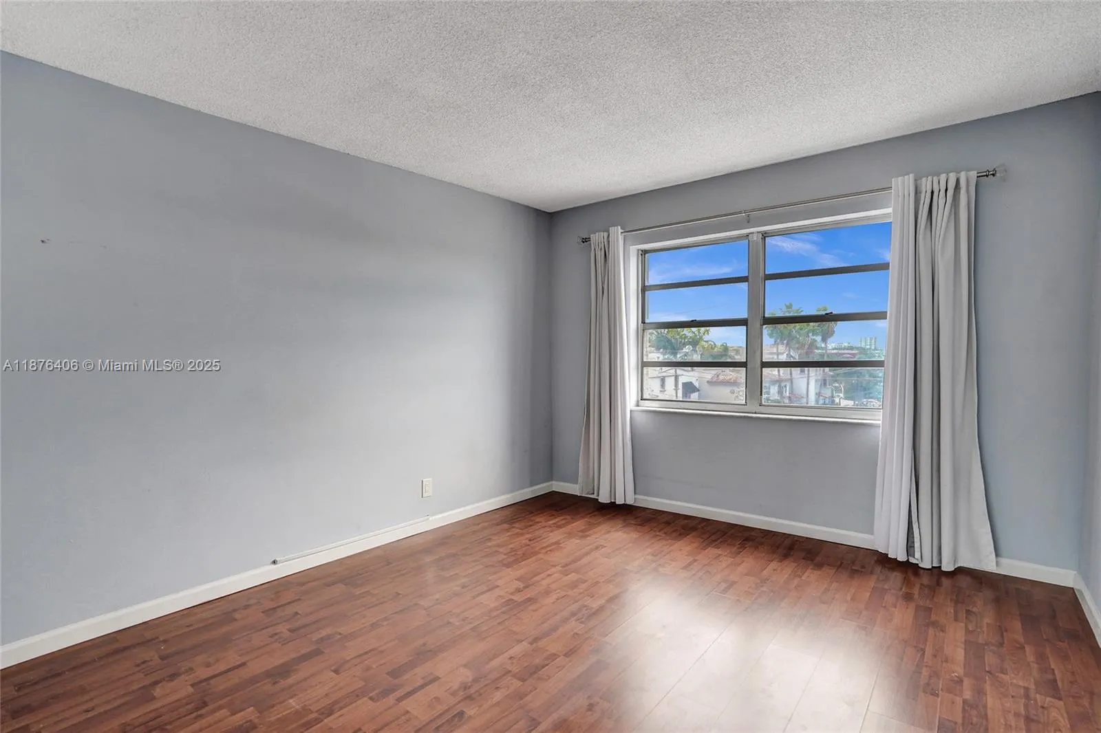 900 NE 18th Ave, #403