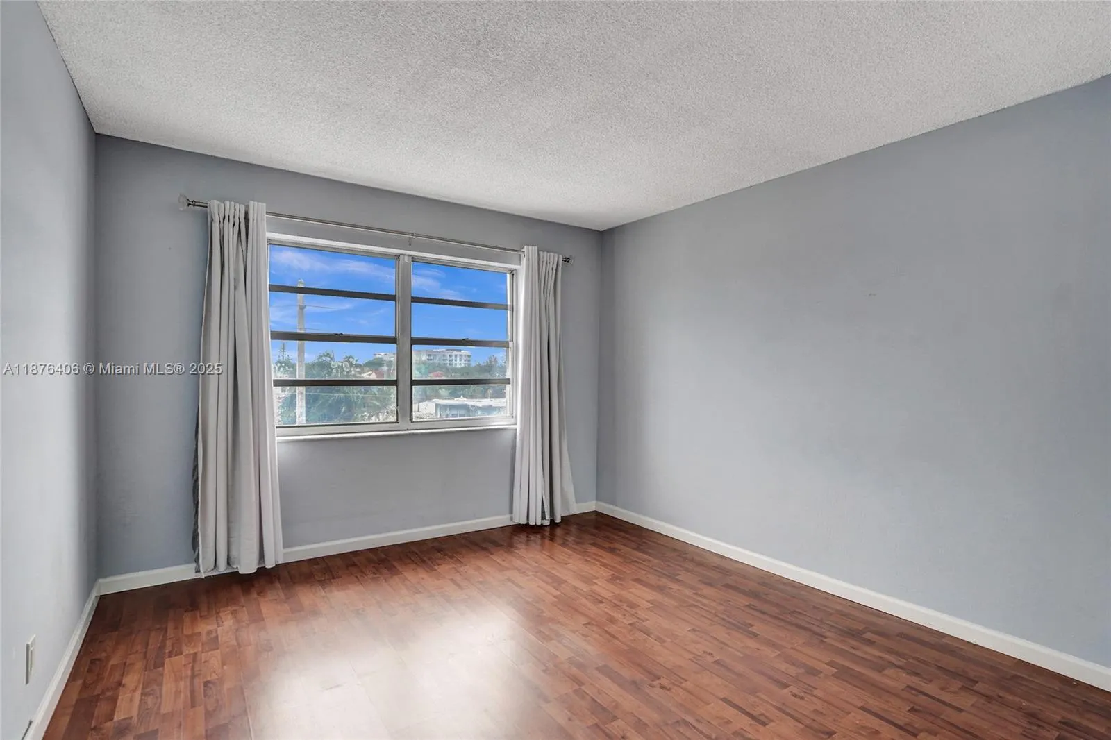 900 NE 18th Ave, #403