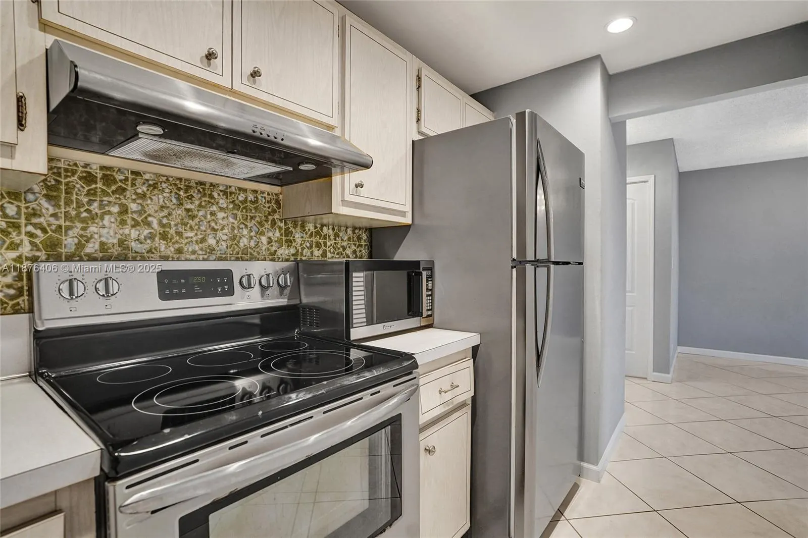 900 NE 18th Ave, #403