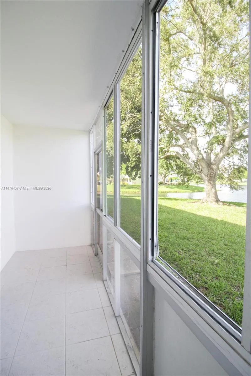 319 Newport V, #319
