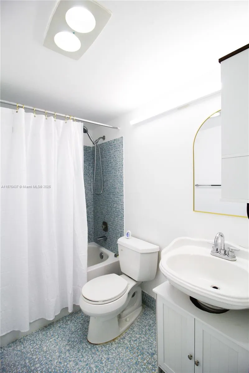 319 Newport V, #319
