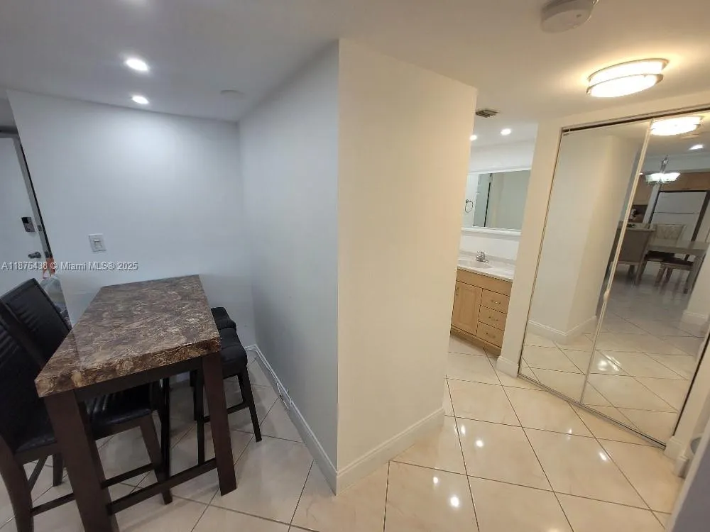18081 Biscayne Blvd, #1102