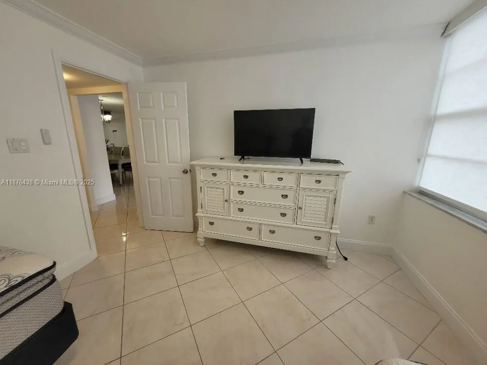18081 Biscayne Blvd, #1102