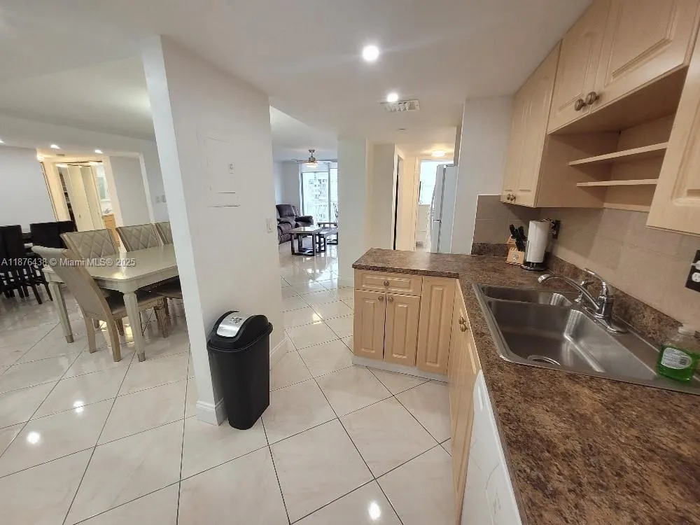 18081 Biscayne Blvd, #1102