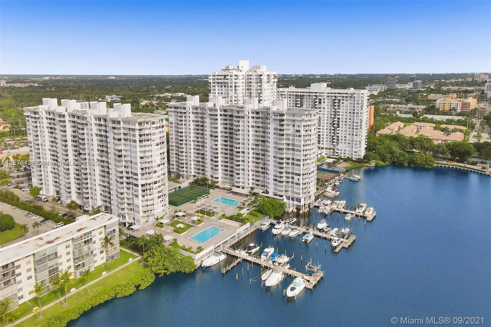18081 Biscayne Blvd, #1102