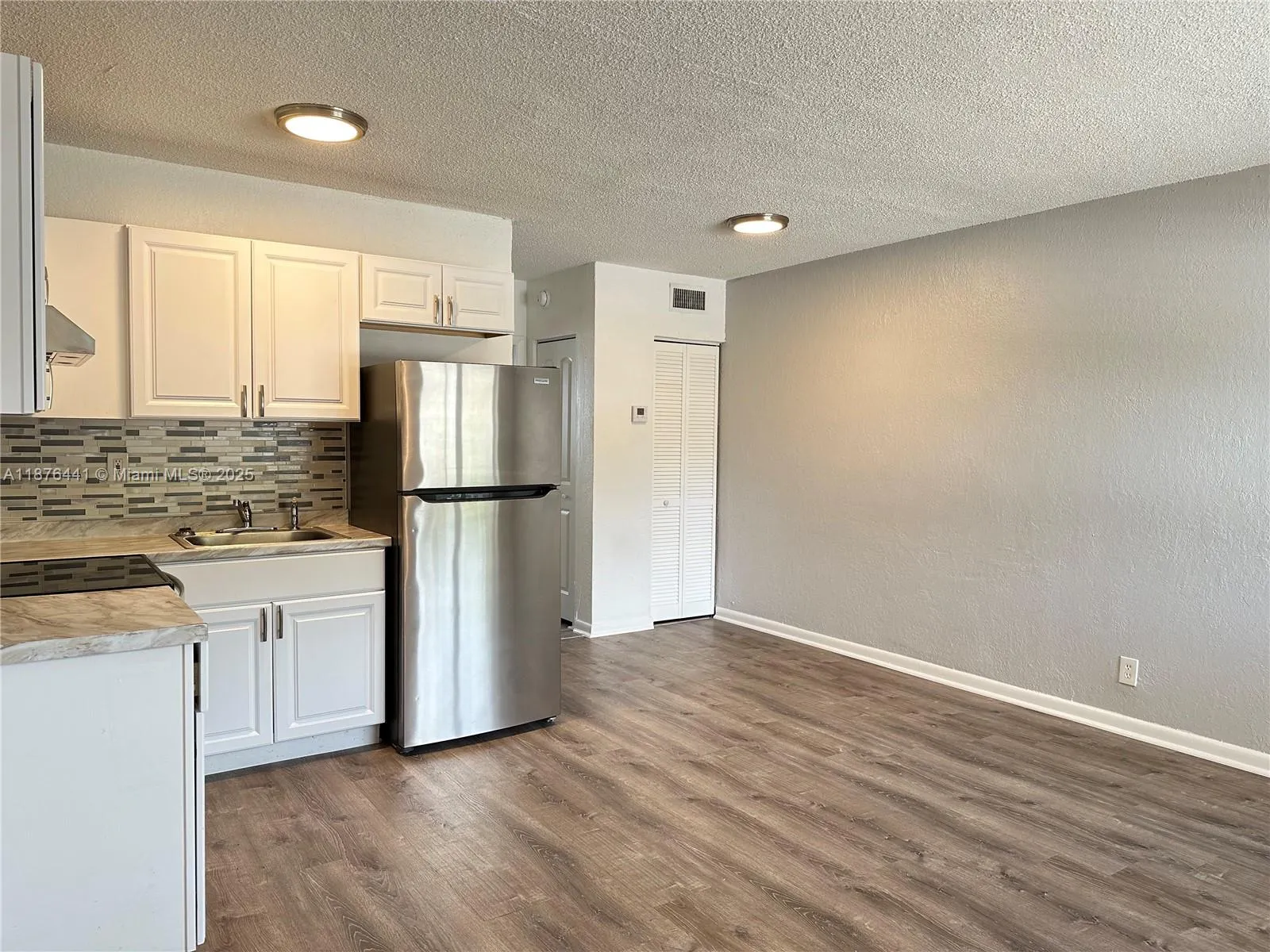 3660 NE 11th Ave, #2