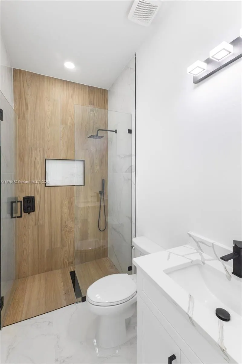 4330 NW 34th St