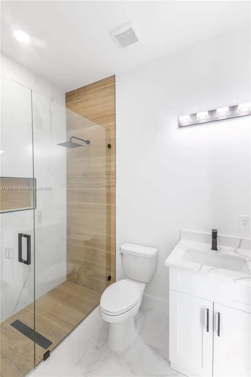 4330 NW 34th St