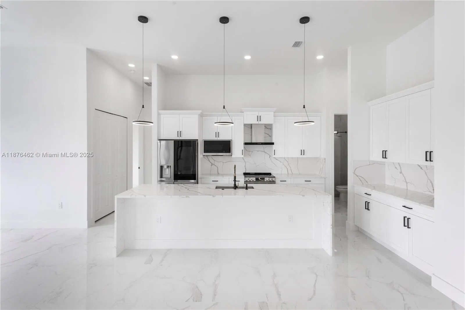 4330 NW 34th St