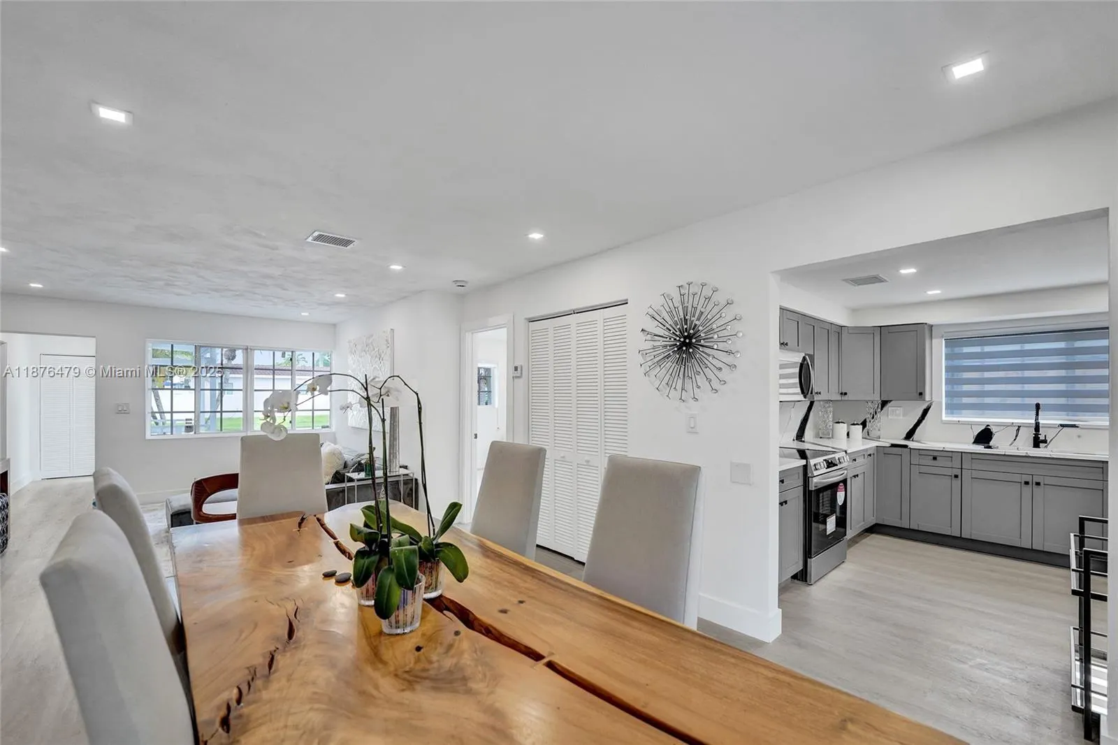 2101 N 15th Ave