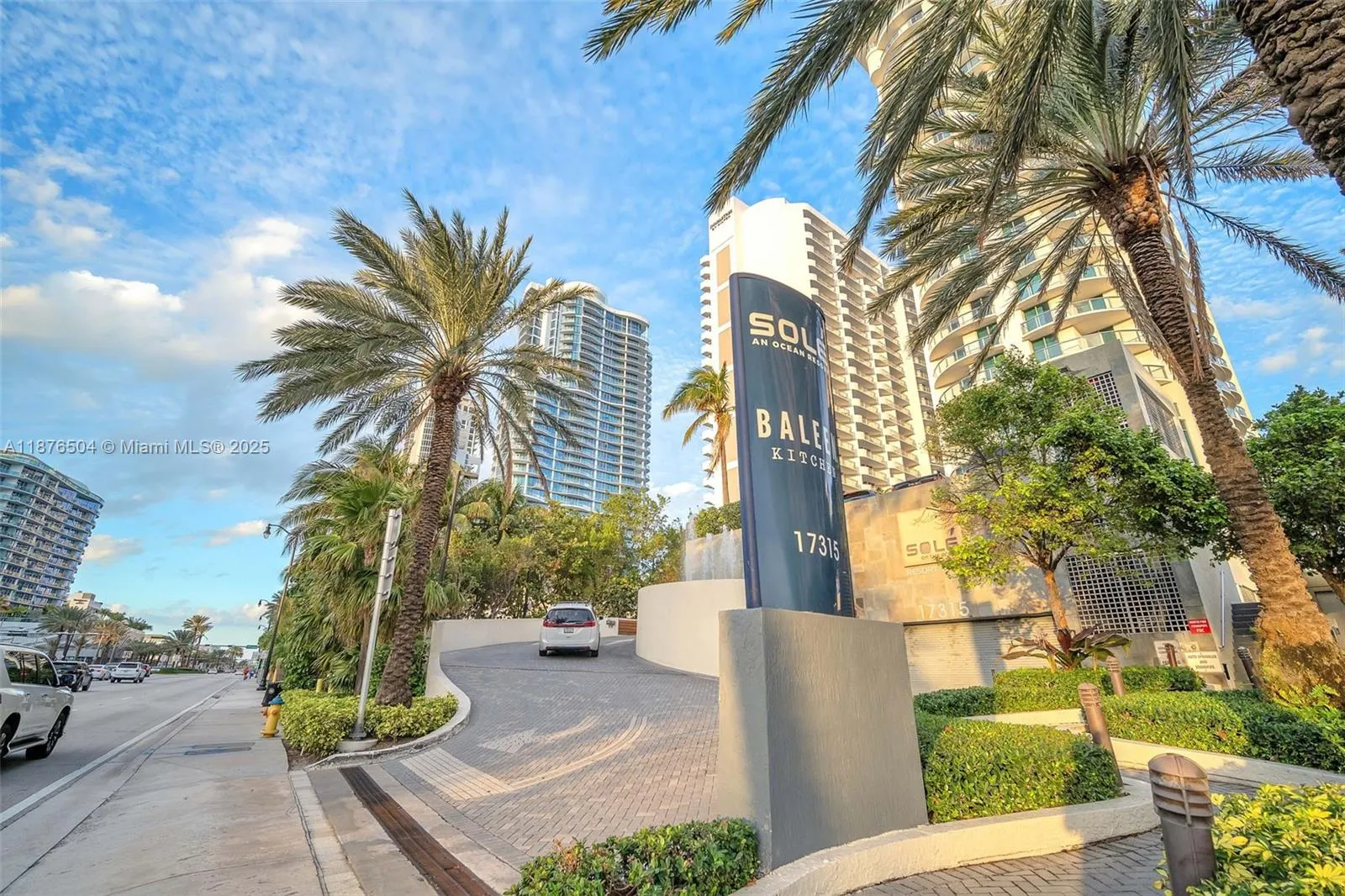 17315 Collins Ave, #607