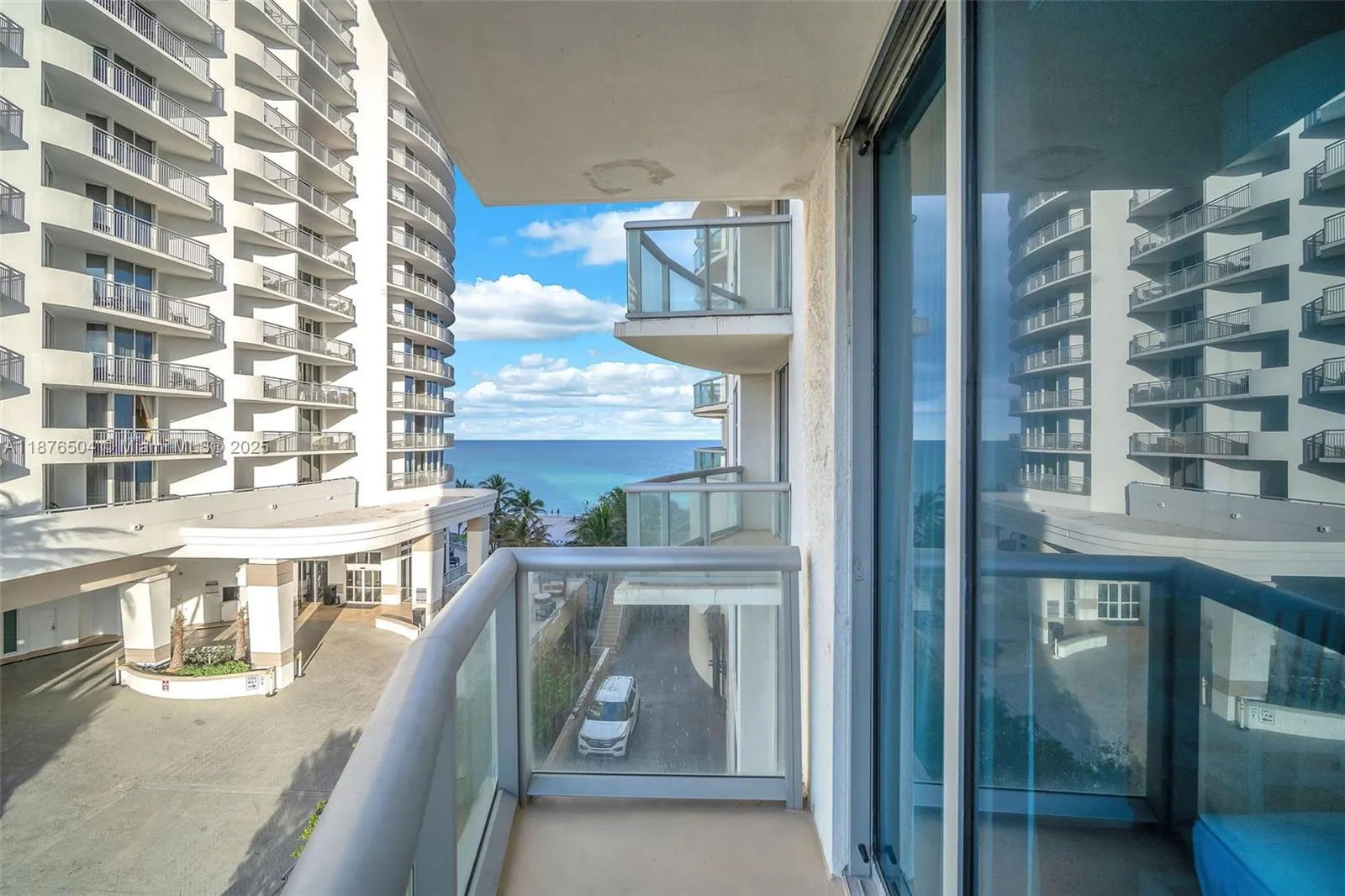 17315 Collins Ave, #607