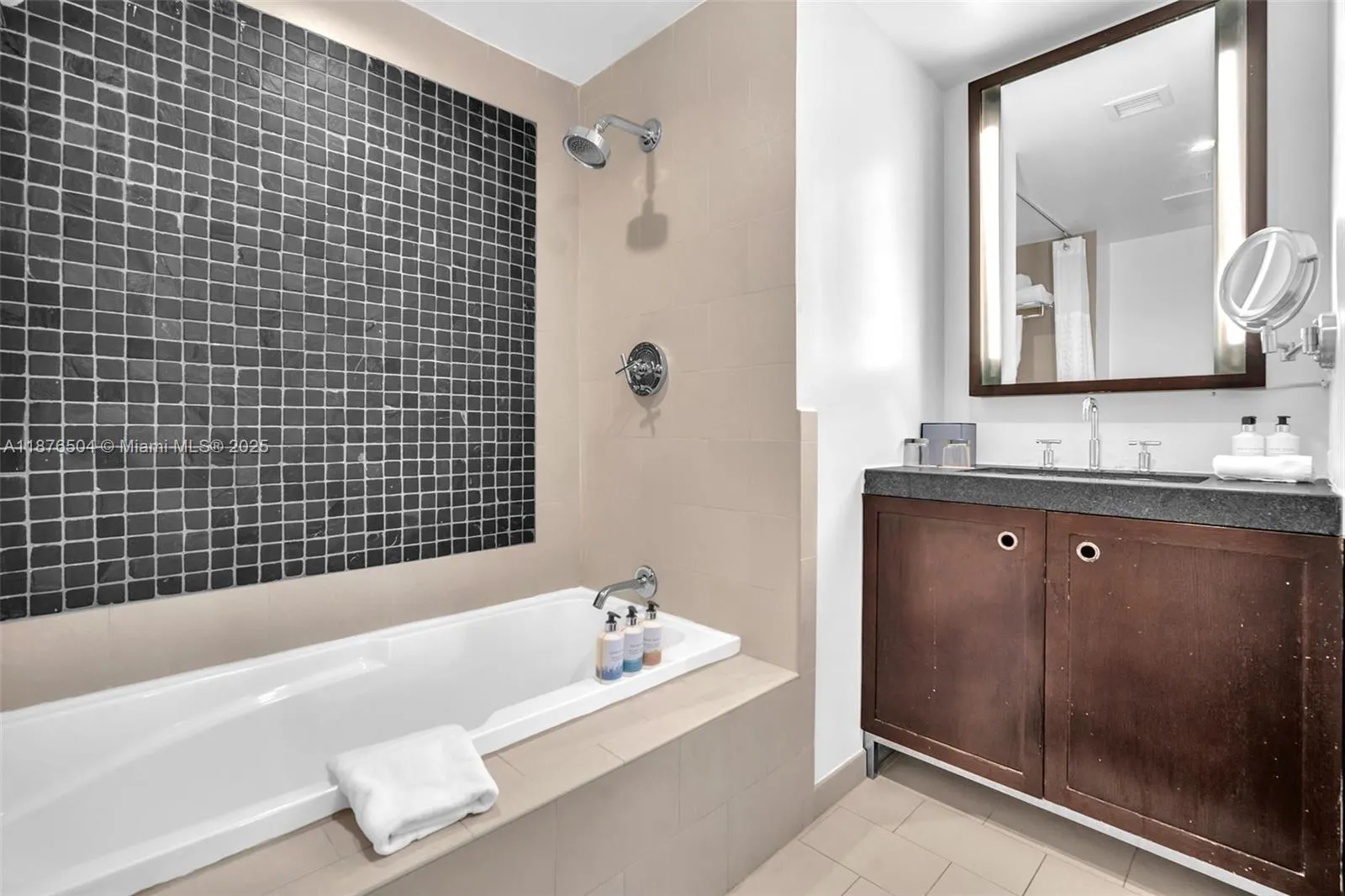 17315 Collins Ave, #607