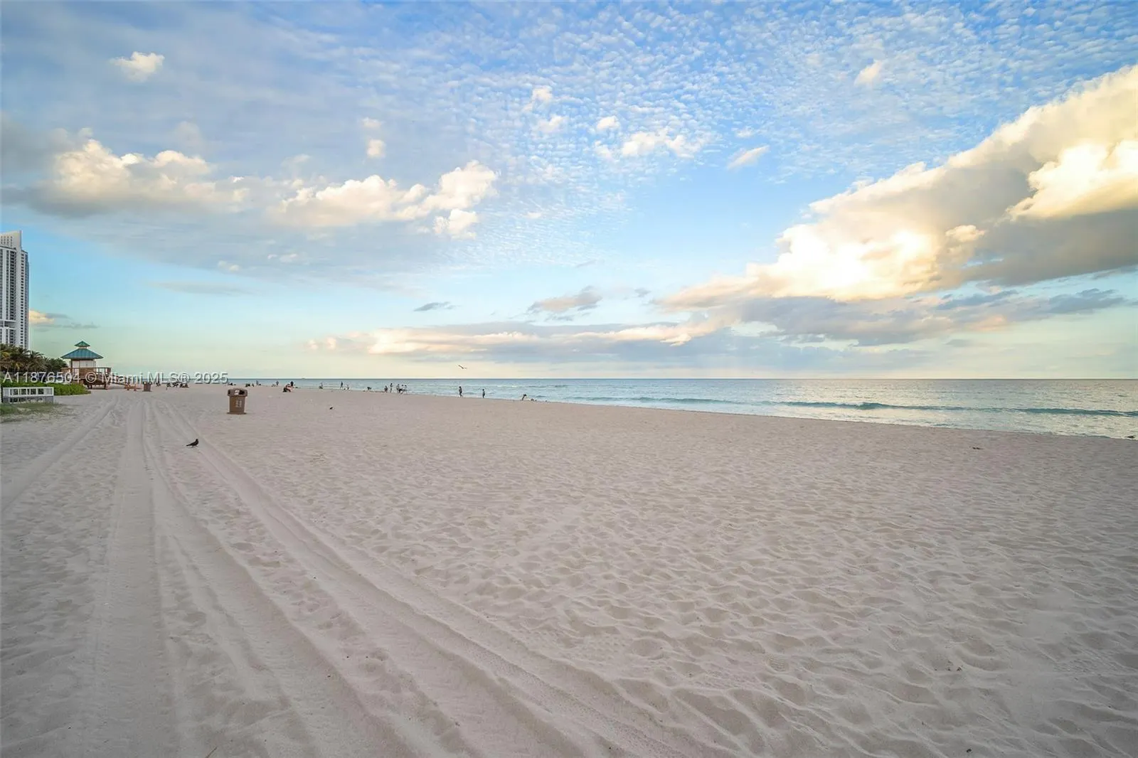 17315 Collins Ave, #607