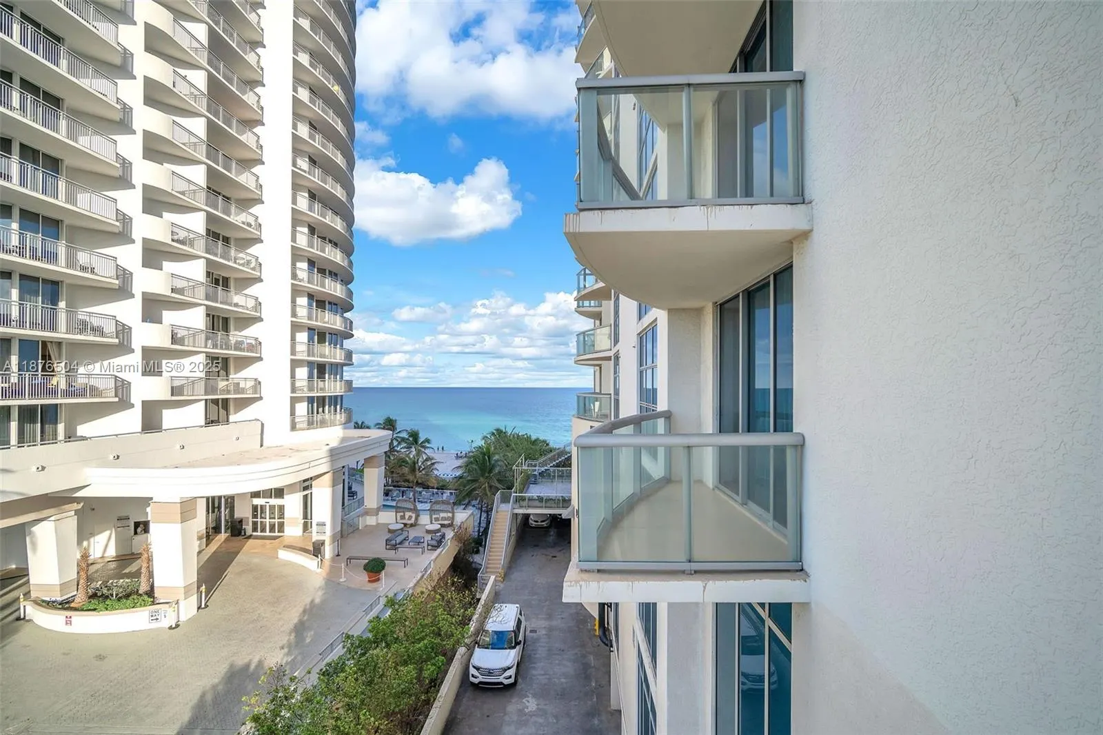 17315 Collins Ave, #607