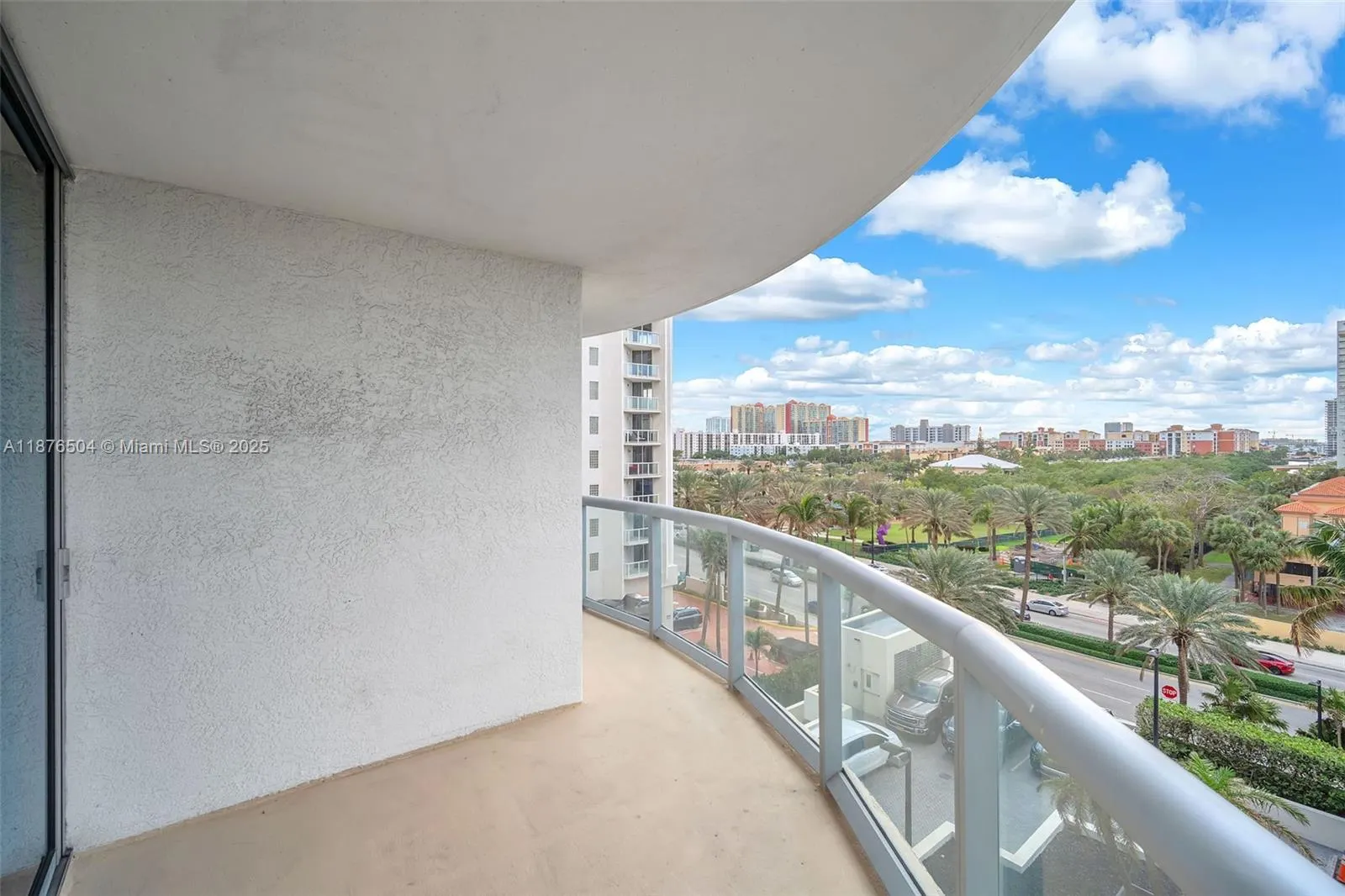 17315 Collins Ave, #607