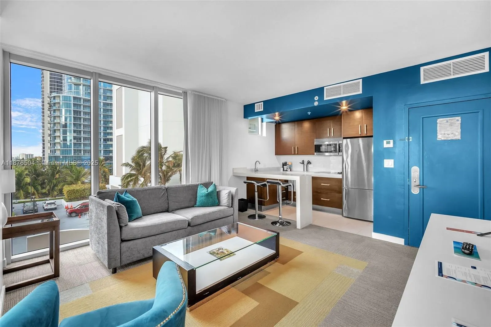 17315 Collins Ave, #607