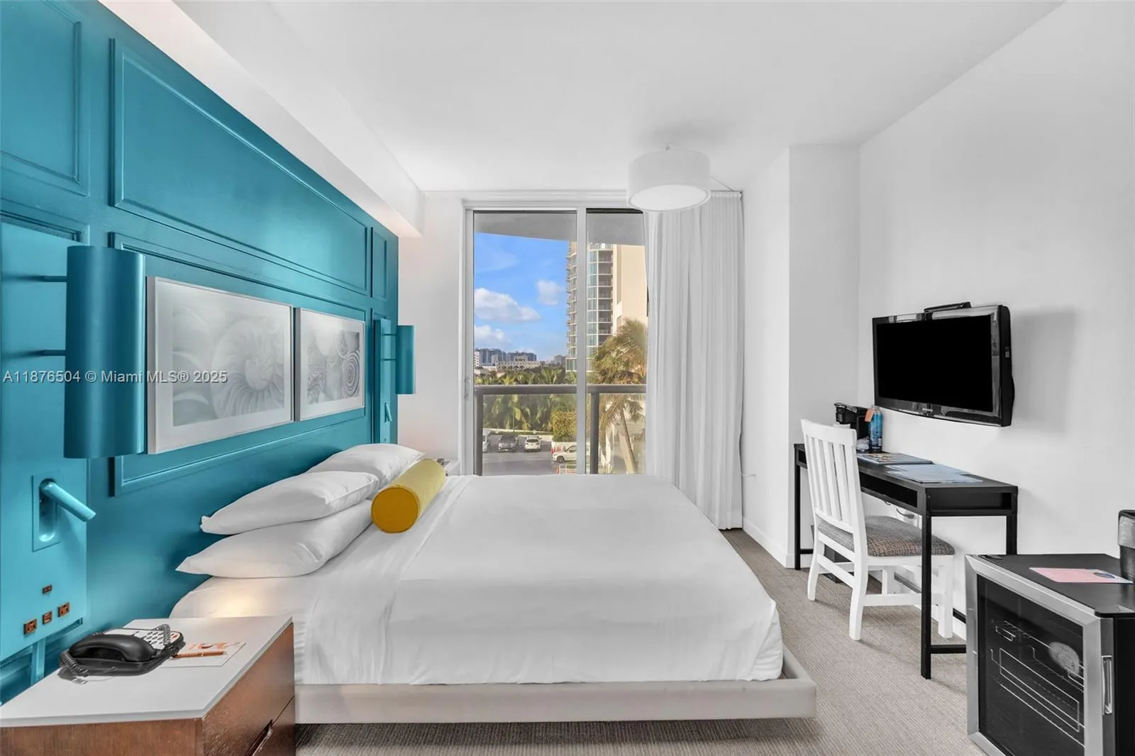 17315 Collins Ave, #607