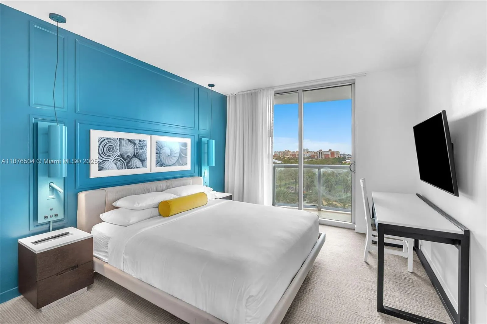 17315 Collins Ave, #607