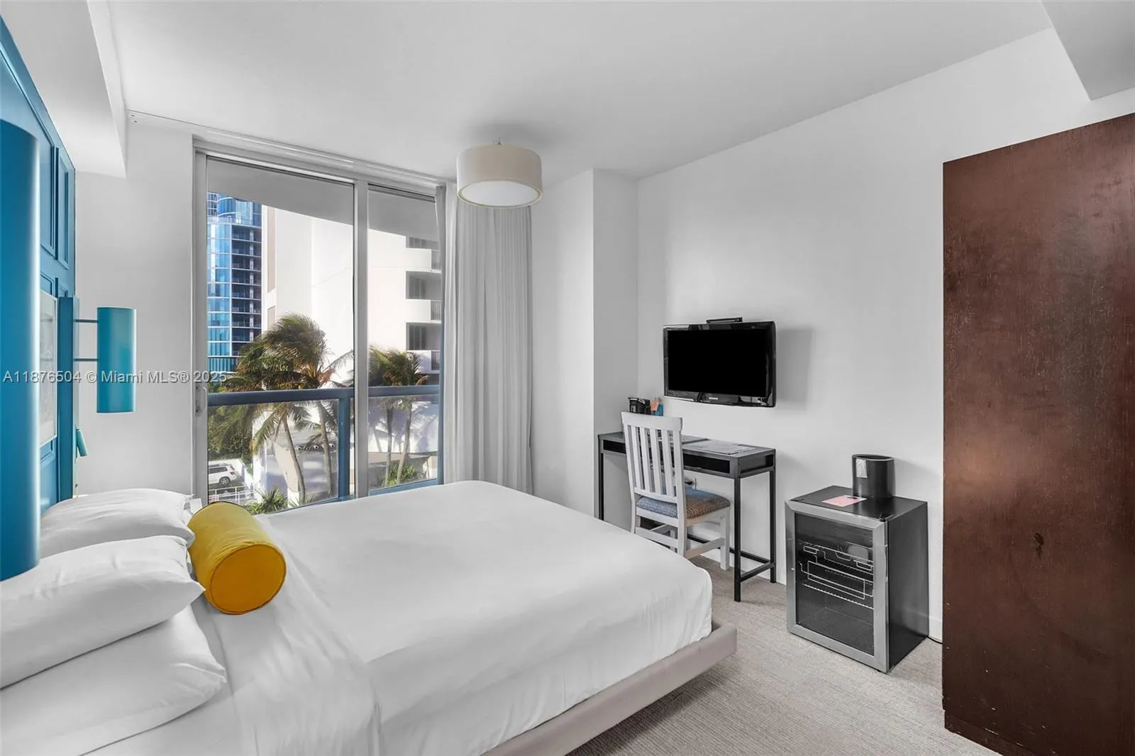 17315 Collins Ave, #607