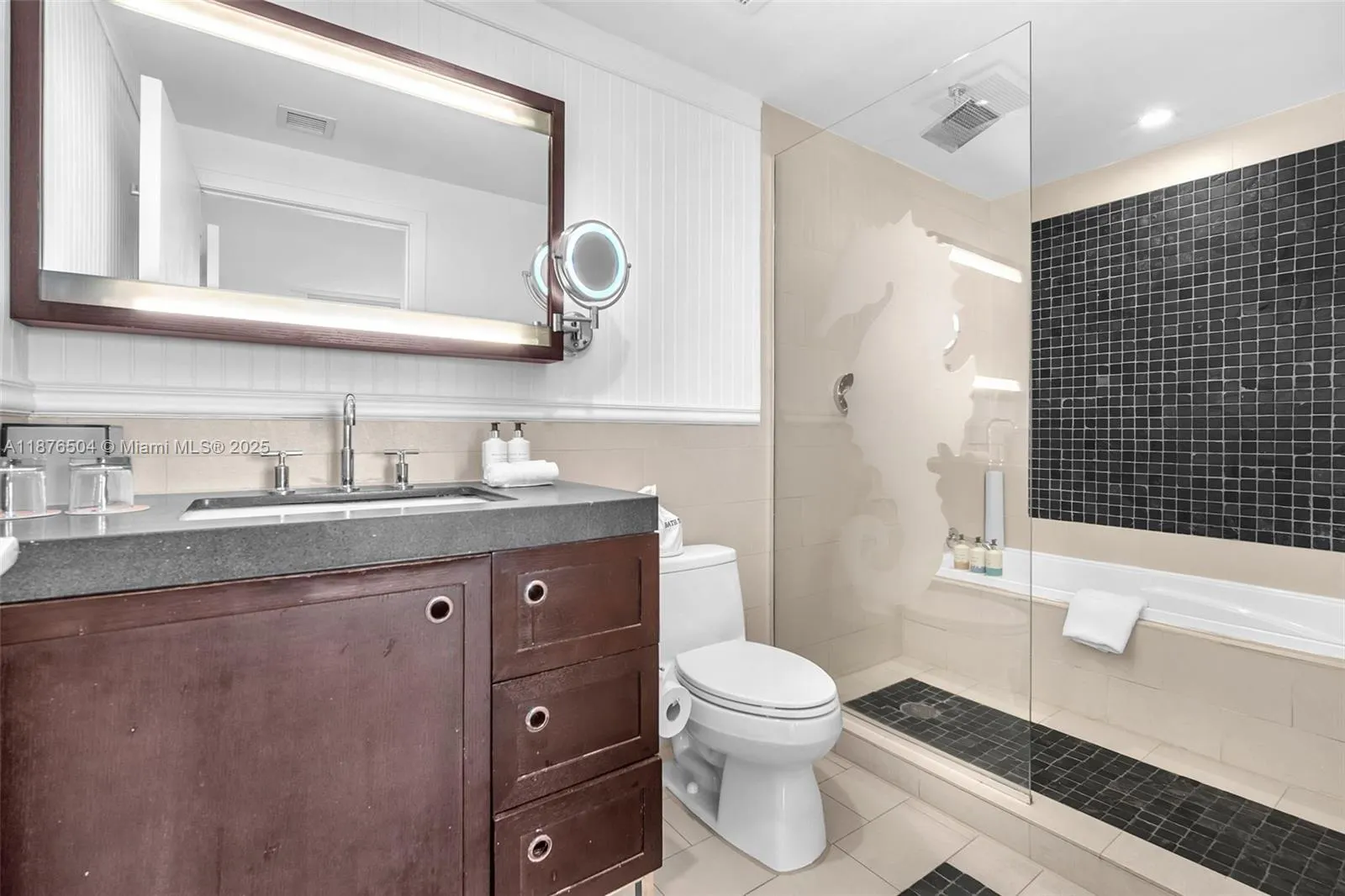 17315 Collins Ave, #607
