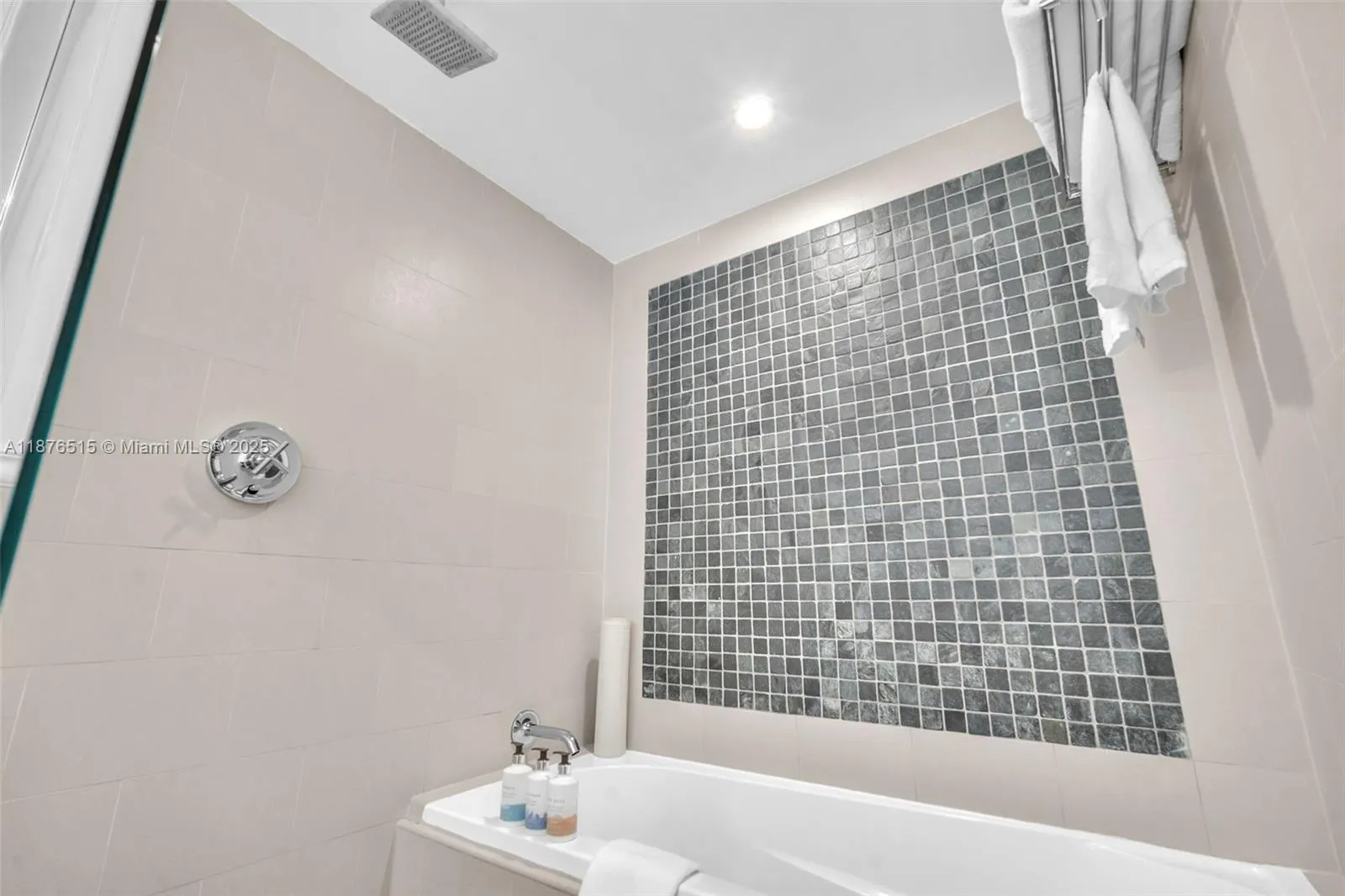 17315 Collins Ave, #702