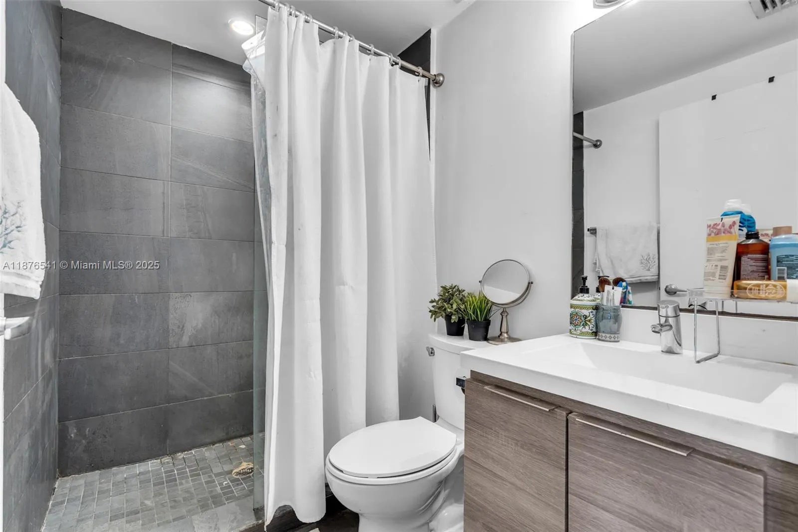 1450 Meridian Ave, #202