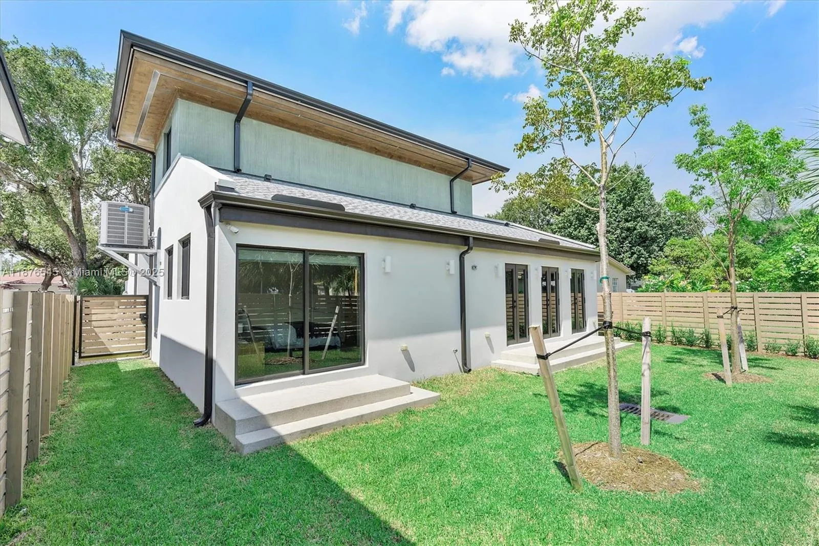 1076 NW 55th St