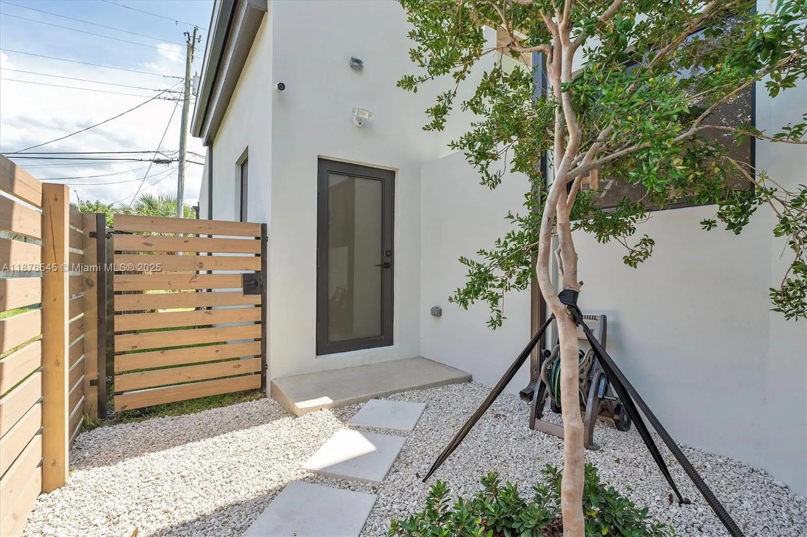 1076 NW 55th St