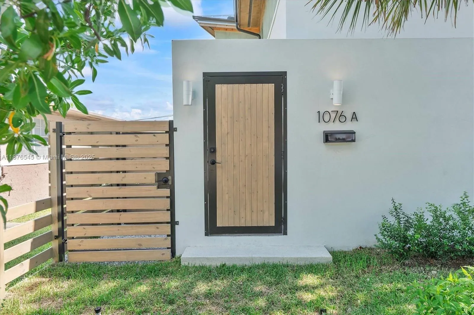 1076 NW 55th St