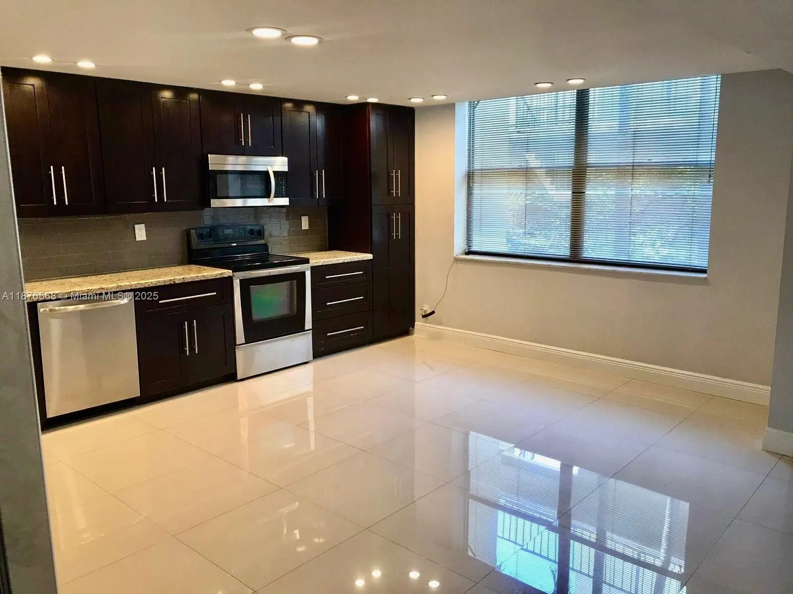 20381 NE 30th Ave, #206-7