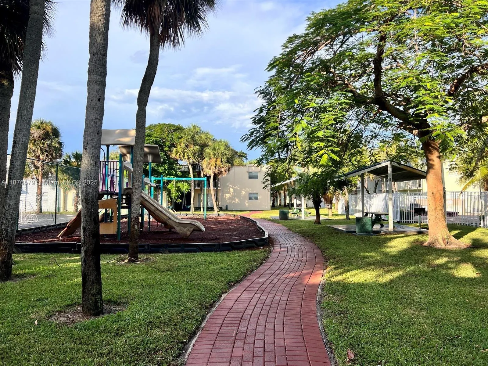 411 Executive Center Dr, #209